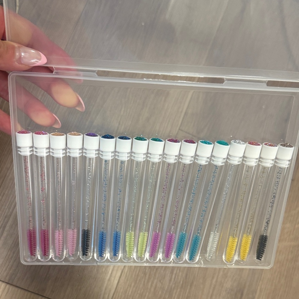Lash spoolies set with case.